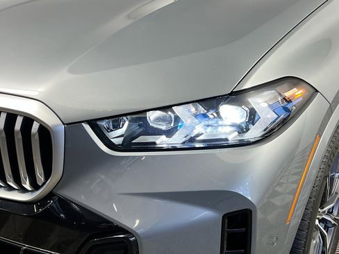 Used 2024 BMW X5 sDrive40i w/ M Sport Package image 12