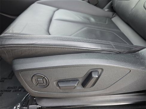 Certified 2025 Audi Q3 2.0T Premium Plus w/ Premium Plus Package image 32