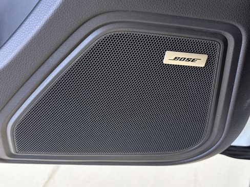 Used 2025 Porsche Macan AWD/4WD image 12
