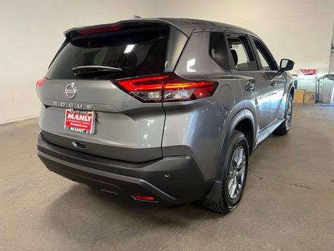 Used 2021 Nissan Rogue S FWD image 3
