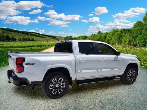 Used 2026 Chevrolet Colorado Z71 w/ Technology Package AWD/4WD image 6