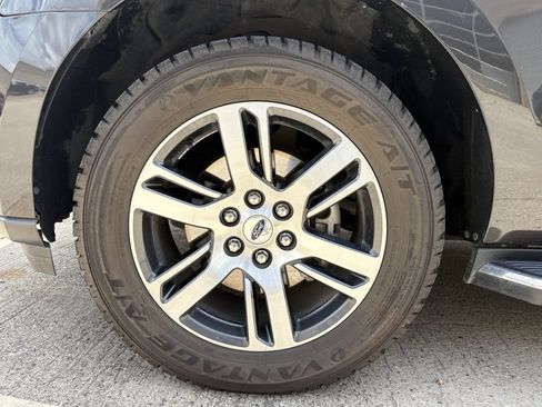 Used 2023 Ford Expedition Limited AWD/4WD image 9