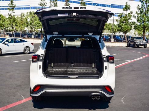 Used 2021 Toyota Highlander XSE image 32