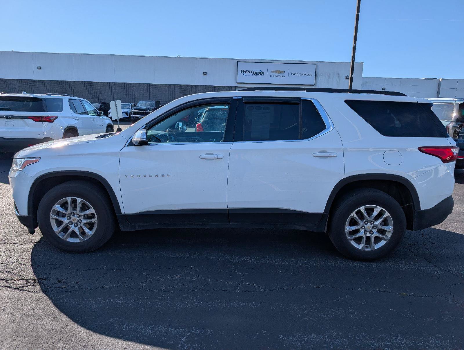 Used 2020 Chevrolet Traverse LT w/ Driver Confidence II Package AWD/4WD image 5