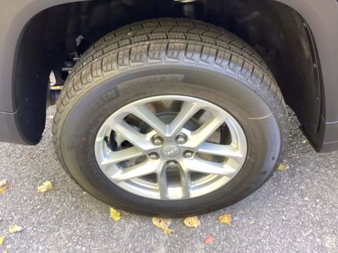 New 2025 Jeep Grand Cherokee L Laredo w/ Luxury Tech Group I image 35