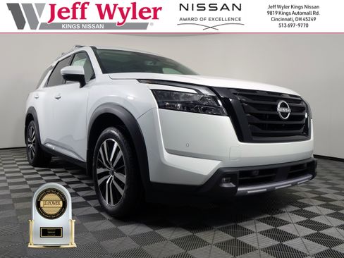 New 2025 Nissan Pathfinder Platinum image 1