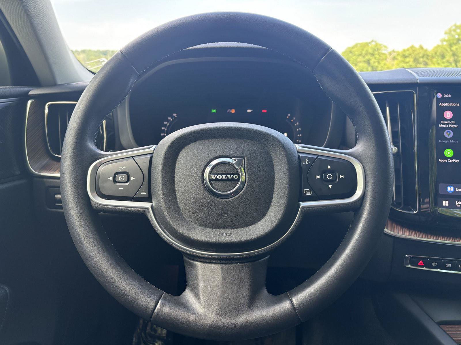 Used 2022 Volvo XC60 B5 Momentum w/ Climate Package AWD/4WD image 39