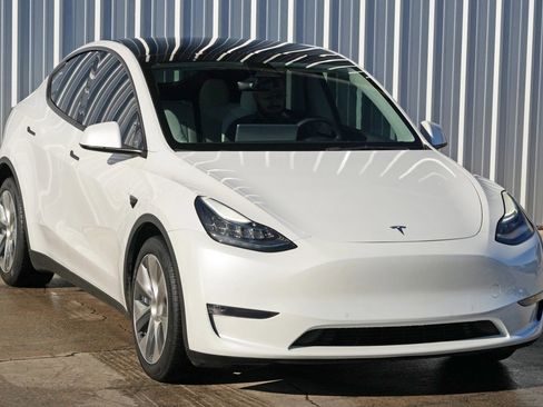 Used 2021 Tesla Model Y Long Range image 47