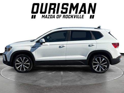Used 2024 Volkswagen Taos SE FWD image 3