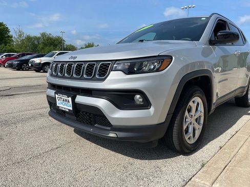 Used 2024 Jeep Compass Latitude AWD/4WD image 14