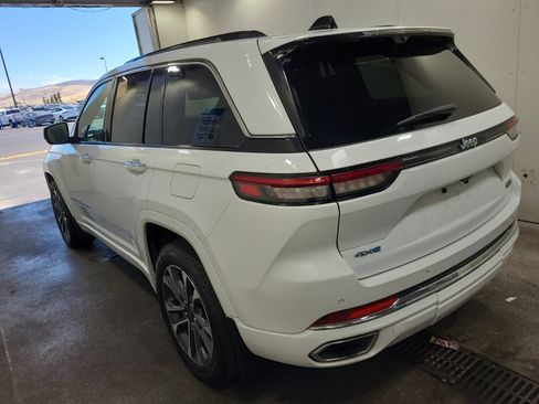 Used 2023 Jeep Grand Cherokee Overland w/ Advanced Protech Group III AWD/4WD image 4