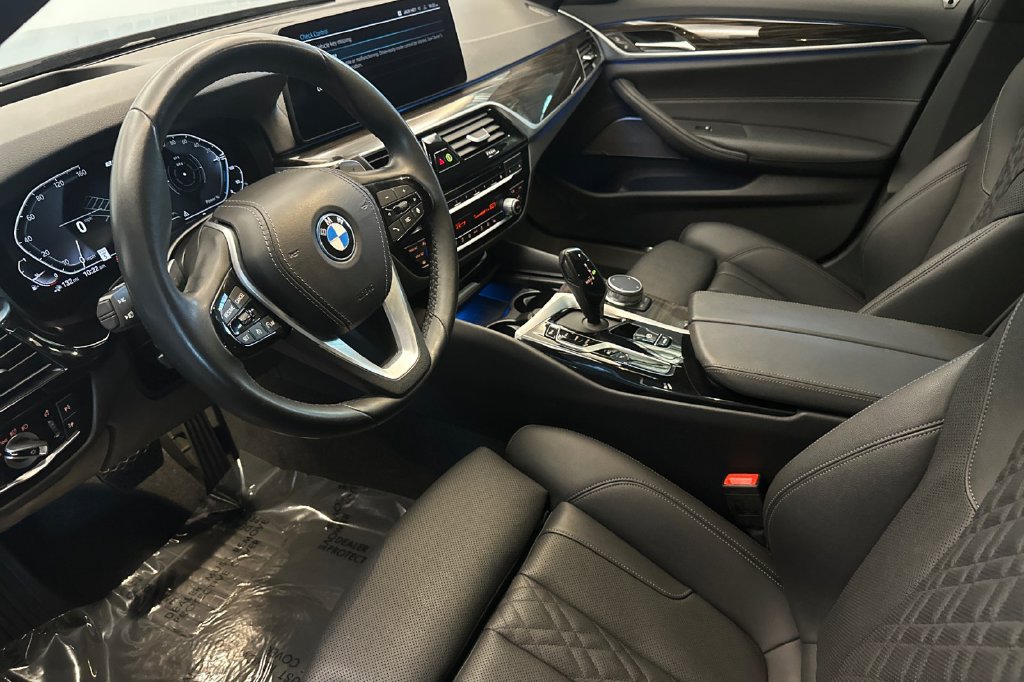 Used 2023 BMW 530e w/ Executive Package RWD image 10