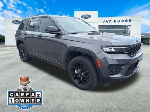 Used 2025 Jeep Grand Cherokee Altitude RWD image 1