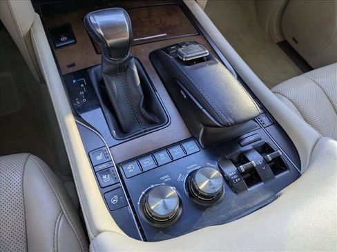 Used 2017 Lexus LX 570 4WD w/ Luxury Package image 16