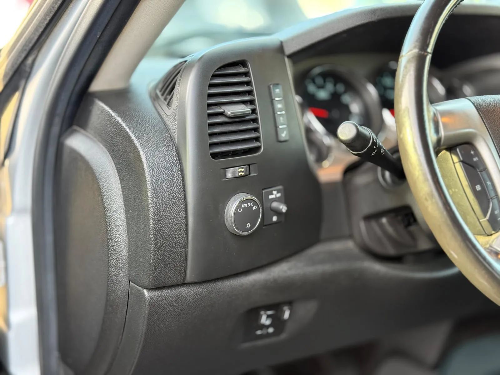 Used 2014 Chevrolet Silverado 3500 LT w/ Interior Plus Package AWD/4WD image 10