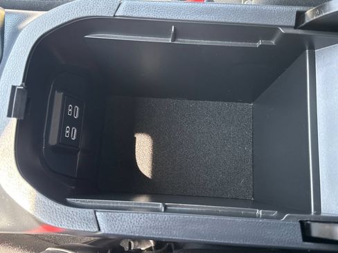 Used 2025 Toyota RAV4 XLE AWD/4WD image 28
