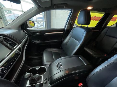 Used 2015 Toyota Highlander XLE image 12