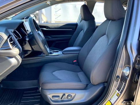Used 2022 Toyota Camry LE image 7