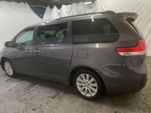 Used 2011 Toyota Sienna XLE image 6