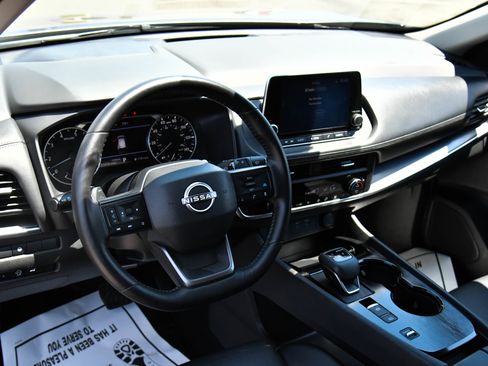Used 2025 Nissan Rogue SV w/ SV Premium Package FWD image 14
