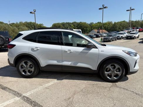 Used 2025 Ford Escape ST-Line w/ Tech Pack #1 FWD image 8