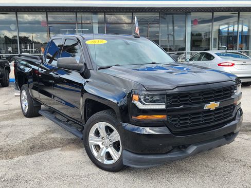 Used 2018 Chevrolet Silverado 1500 Custom w/ Custom Convenience Package image 2