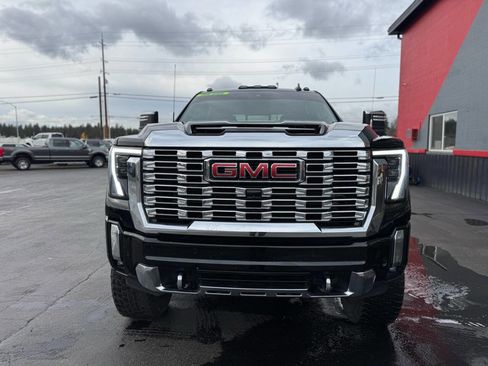 Used 2024 GMC Sierra 3500 Denali w/ Technology Package image 11