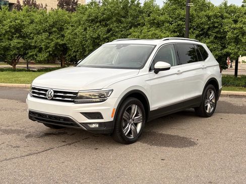 Used 2018 Volkswagen Tiguan SEL Premium AWD/4WD image 2