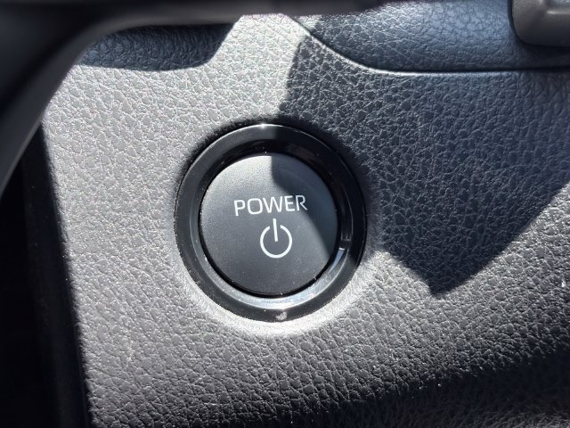 Used 2025 Toyota Camry SE FWD image 17