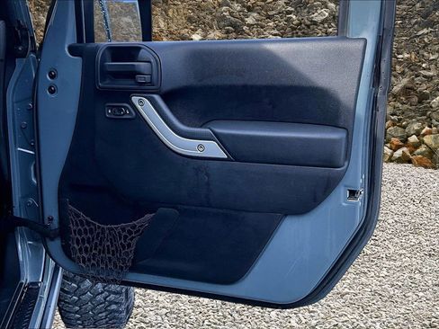 Used 2014 Jeep Wrangler Rubicon w/ Power Convenience Group image 20