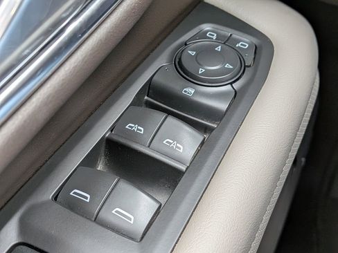 Used 2022 GMC Yukon XL SLT AWD/4WD image 26