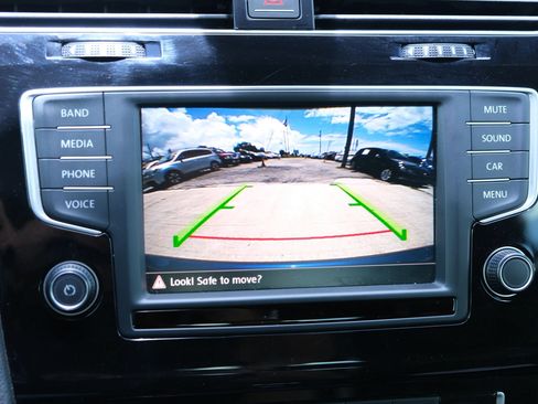 Used 2016 Volkswagen Golf R 4-Door image 31