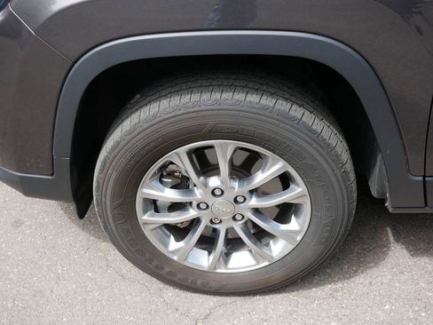 Used 2021 Jeep Cherokee Latitude Lux w/ Comfort/Convenience Group AWD/4WD image 9