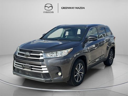 Used 2018 Toyota Highlander XLE image 3