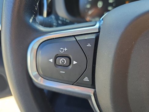 Used 2019 Volvo XC60 T8 Momentum w/ Premium Package image 21