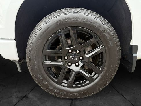 Used 2023 Chevrolet Silverado 1500 Custom image 14