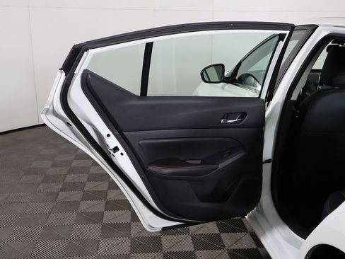 Used 2022 Nissan Altima 2.5 SR image 17