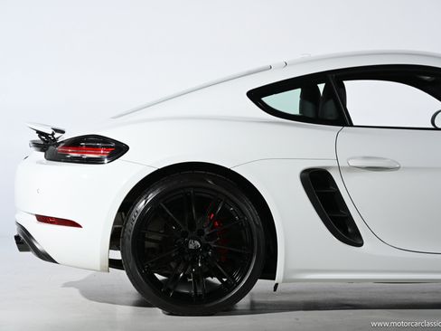 Used 2018 Porsche 718 Cayman S RWD image 11