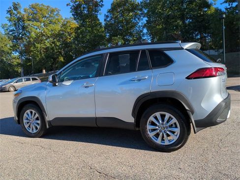 Used 2023 Toyota Corolla Cross LE image 6