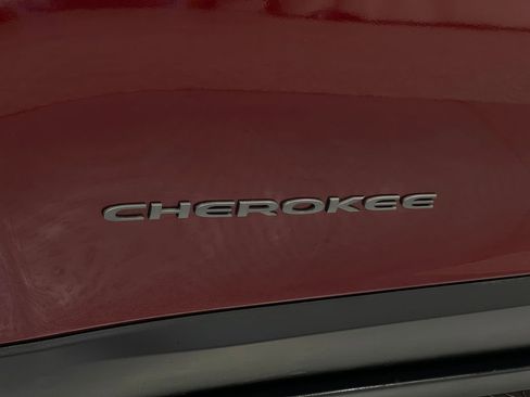 Used 2021 Jeep Cherokee Trailhawk w/ Trailer Tow Group image 40