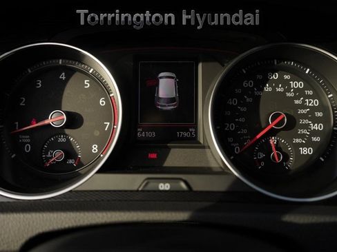 Used 2017 Volkswagen Golf 4-Door image 12