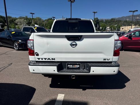 Used 2020 Nissan Titan SV w/ SV Convenience Package RWD image 6
