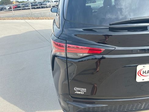 Used 2021 Toyota Sienna XSE w/ XSE Plus Package AWD/4WD image 7