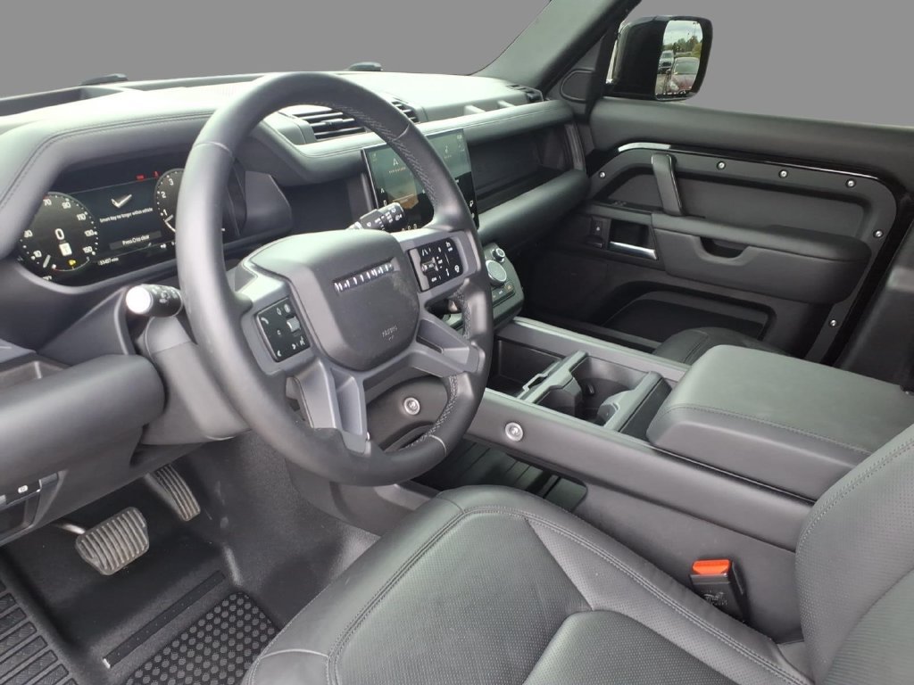 Used 2025 Land Rover Defender 110 X-Dynamic SE AWD/4WD image 20