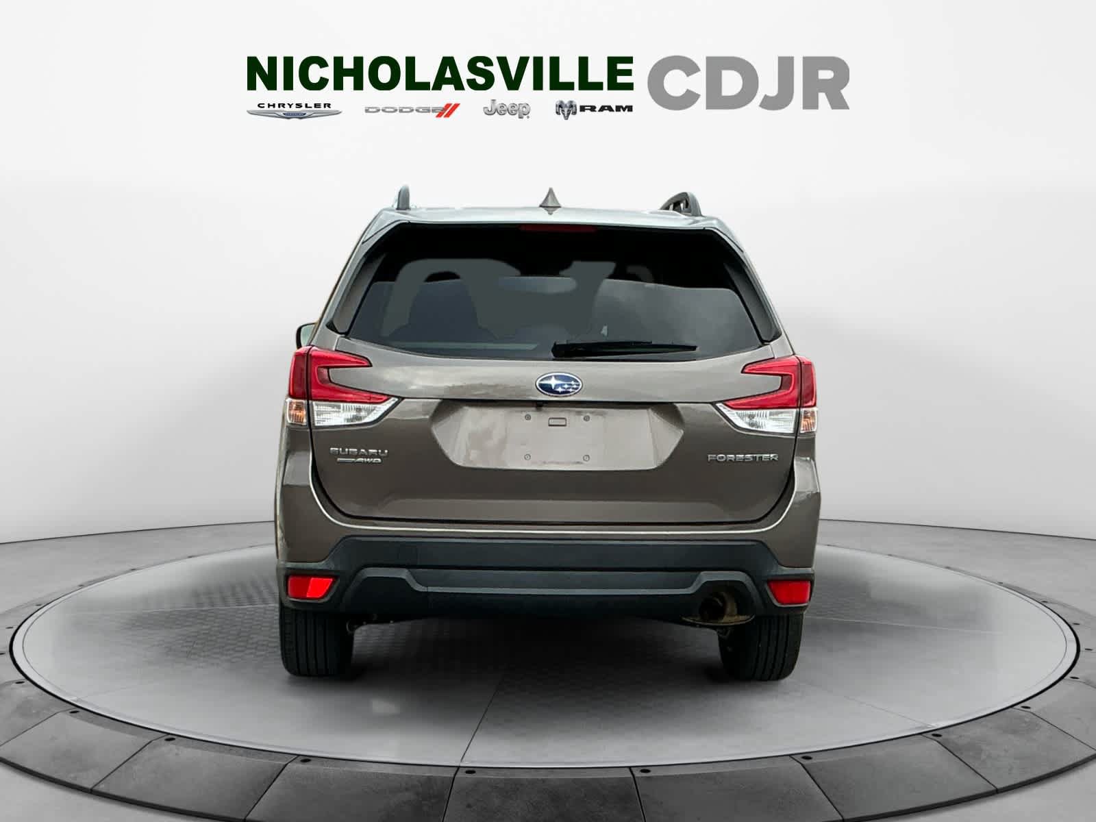 Used 2022 Subaru Forester Premium AWD/4WD image 4