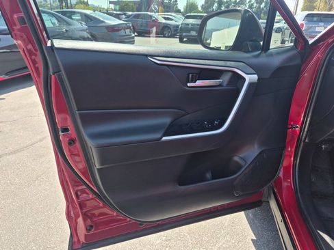 Used 2021 Toyota RAV4 XLE w/ Convenience Package FWD image 8