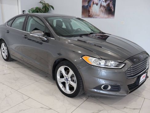 Used 2016 Ford Fusion SE w/ Equipment Group 201A FWD image 1