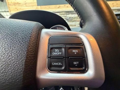Used 2018 Dodge Grand Caravan SE FWD image 21