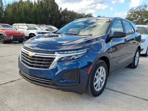 Used 2022 Chevrolet Equinox LS w/ LS Convenience Package image 3