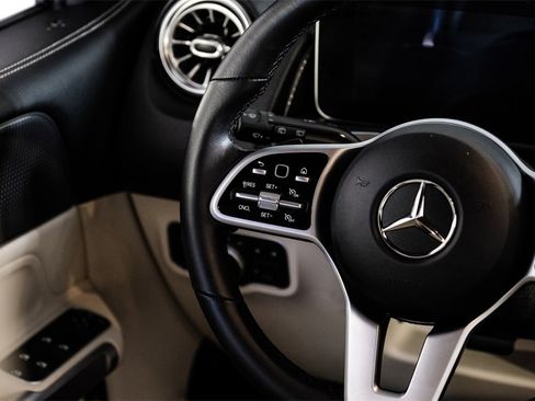 Used 2021 Mercedes-Benz GLB 250 w/ Premium Package image 15